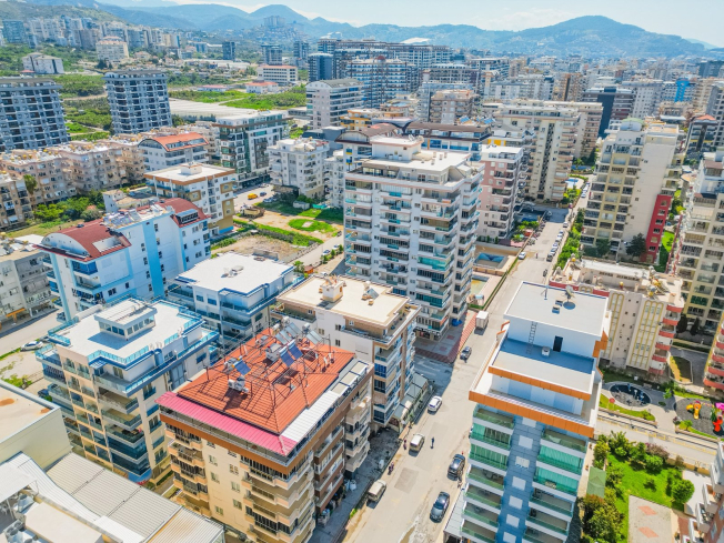 Spacious 1+1 Apartment in Mahmutlar — 500 m to the Sea, Good Renovation and Low Maintenance Fee