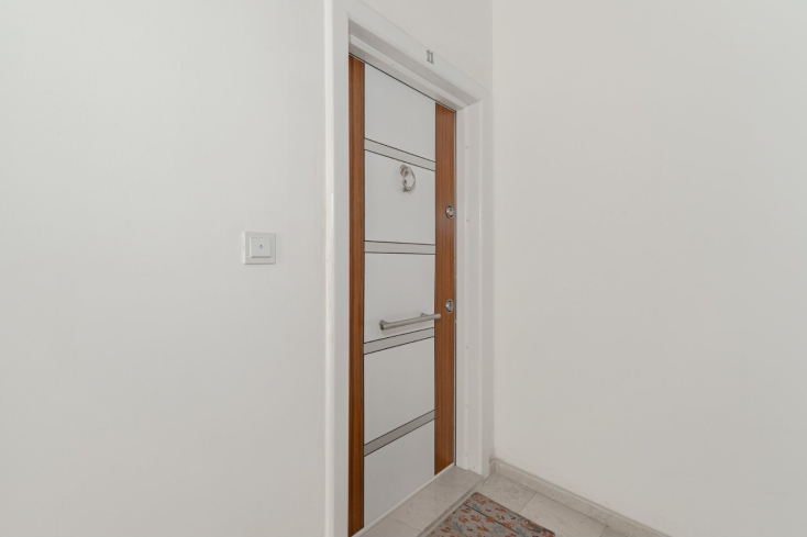 Spacious 1+1 Apartment in Mahmutlar — 500 m to the Sea, Good Renovation and Low Maintenance Fee