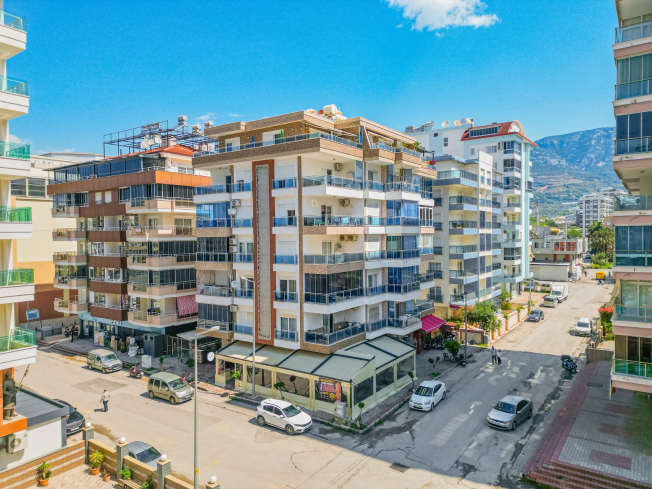 Spacious 1+1 Apartment in Mahmutlar — 500 m to the Sea, Good Renovation and Low Maintenance Fee