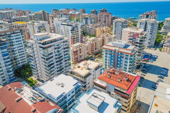 Spacious 1+1 Apartment in Mahmutlar — 500 m to the Sea, Good Renovation and Low Maintenance Fee