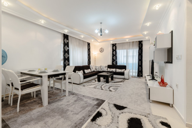 Spacious 1+1 Apartment in Mahmutlar — 500 m to the Sea, Good Renovation and Low Maintenance Fee