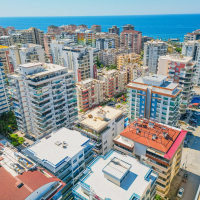 Spacious 1+1 Apartment in Mahmutlar — 500 m to the Sea, Good Renovation and Low Maintenance Fee