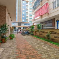 Spacious 1+1 Apartment in Mahmutlar — 500 m to the Sea, Good Renovation and Low Maintenance Fee