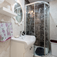 Spacious 1+1 Apartment in Mahmutlar — 500 m to the Sea, Good Renovation and Low Maintenance Fee