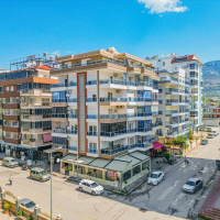 Spacious 1+1 Apartment in Mahmutlar — 500 m to the Sea, Good Renovation and Low Maintenance Fee