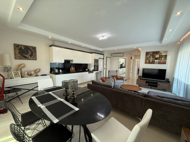 Buy a 2+1 Apartment in Kargicak, Alanya — Furnished Sea-View Apartment 100 m from the Beach for €265,000
