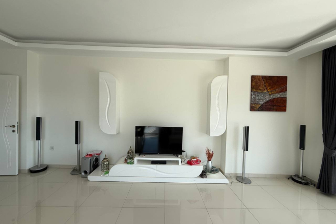 Buy a 2+1 Apartment in Mahmutlar, Alanya — Furnished 120 m² Apartment with City and Mountain Views for €160,000