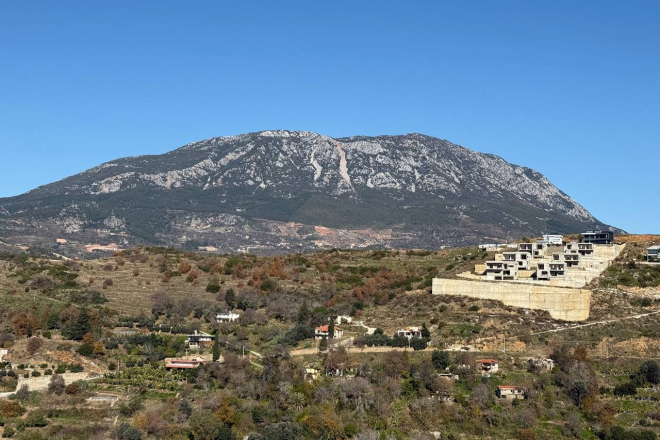 Buy 4+1 Villa in Kargicak, Alanya — 200 m² Furnished Villa with Garden, €270,000