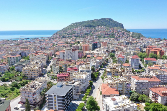Buy a 1+1 Apartment in Central Alanya — Furnished 55 m² Apartment with Pool for €97,000