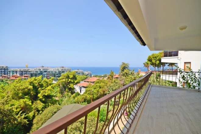 Buy a 2+1 sea-view apartment in Kargicak — 120 m², 300 m from the beach