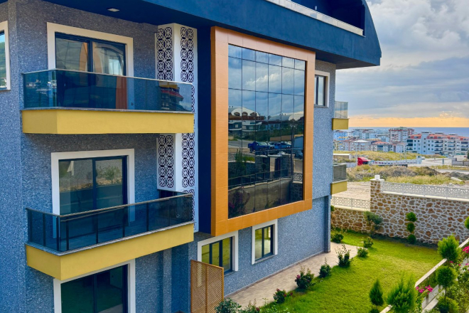 3-Bedroom Penthouse in Central Alanya with Sea and Mountain Views