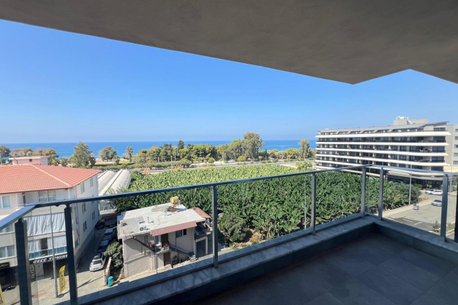 Sea-view penthouse in Kargicak — 100 m from the coast, furnished, with interest-free instalments